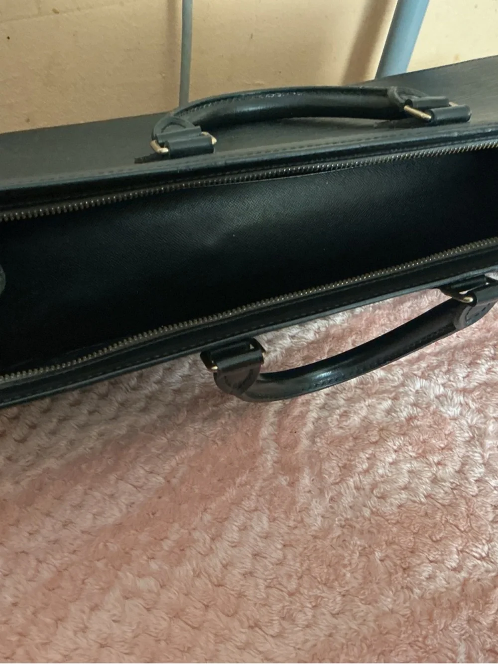 Louis Vuitton Black Epi Leather Shoulder Bag with Gold Hardware - Picture 8 of 9